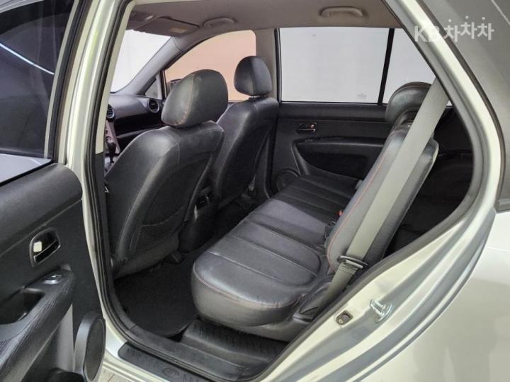 Kia Carens New 2.0 LPI GX Top Model 10