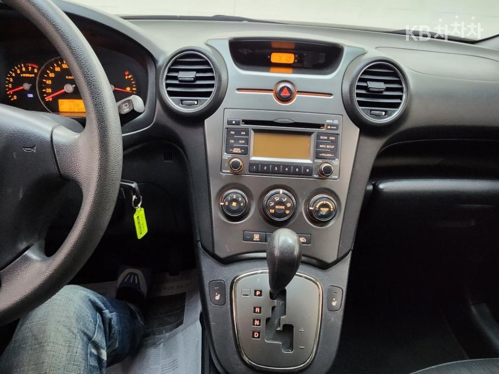 Kia Carens — miniaturë 11