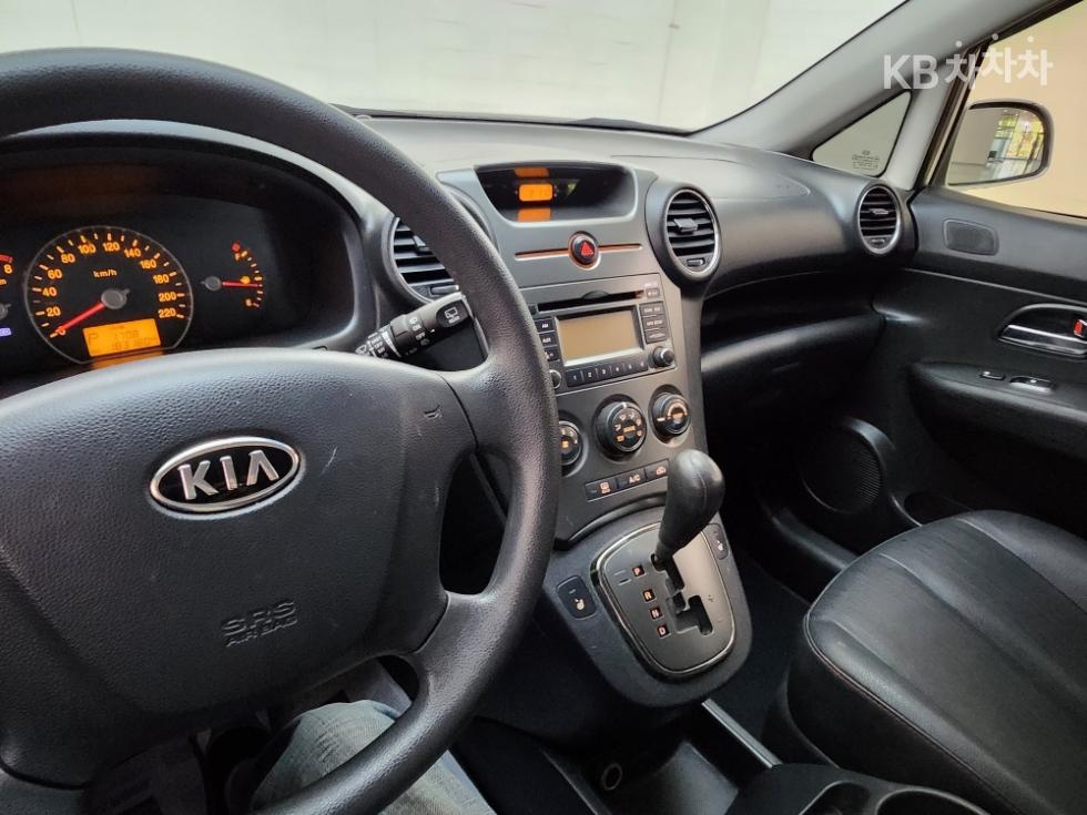 Kia Carens — miniaturë 13