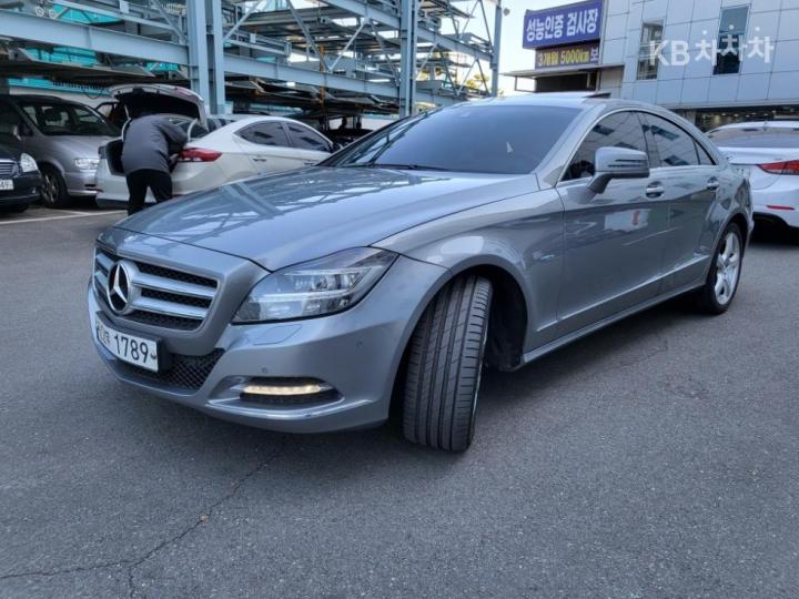 Mercedes-Benz CLS-Class W218 CLS350 Gasoline BlueEfficiency W218 2011-2012 4
