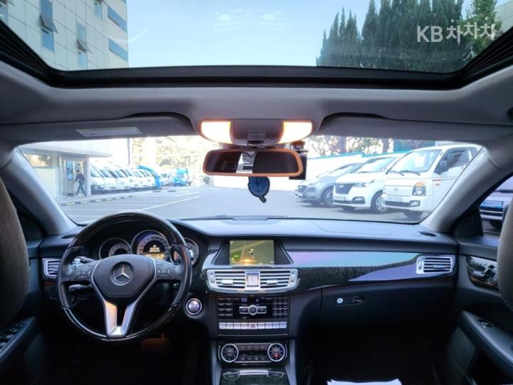 Mercedes-Benz CLS-Class W218 CLS350 Gasoline BlueEfficiency W218 2011-2012 9