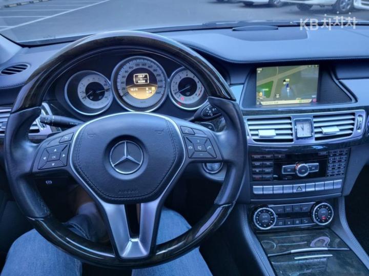 Mercedes-Benz CLS-Class W218 CLS350 Gasoline BlueEfficiency W218 2011-2012 10