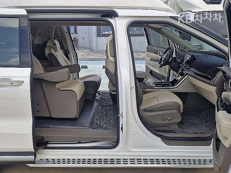 2021 - kia carnival
