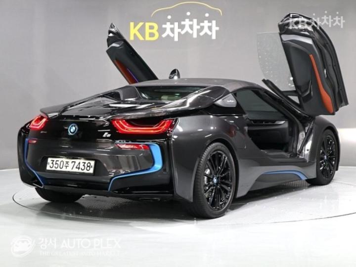 BMW i8 1.5 Roadster Basic - фото 4