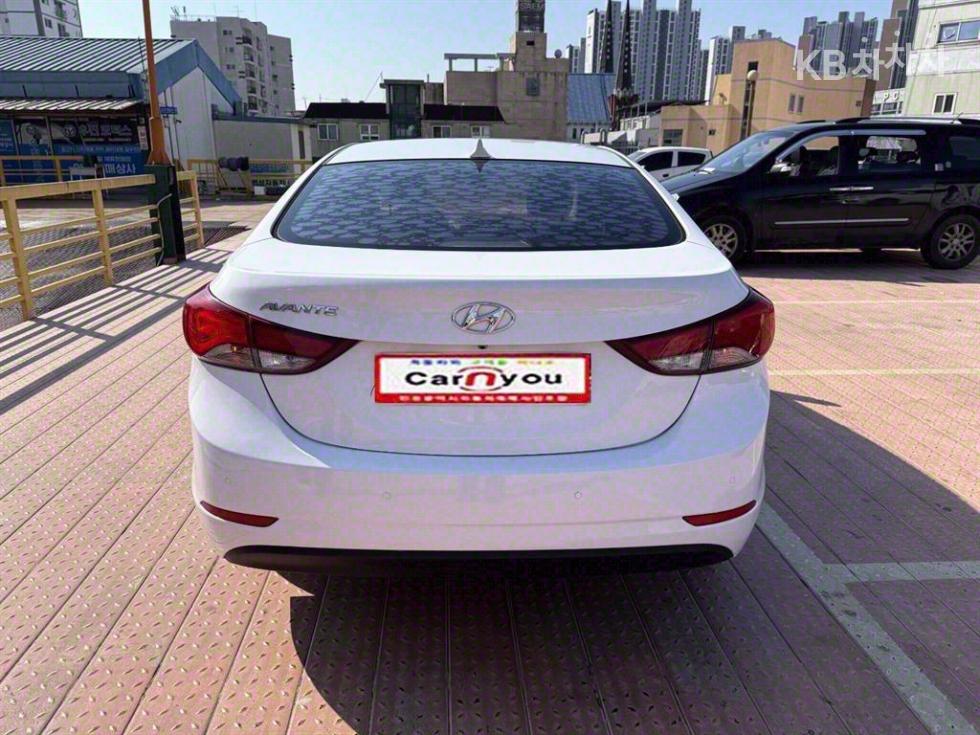 Hyundai Avante — miniaturë 4