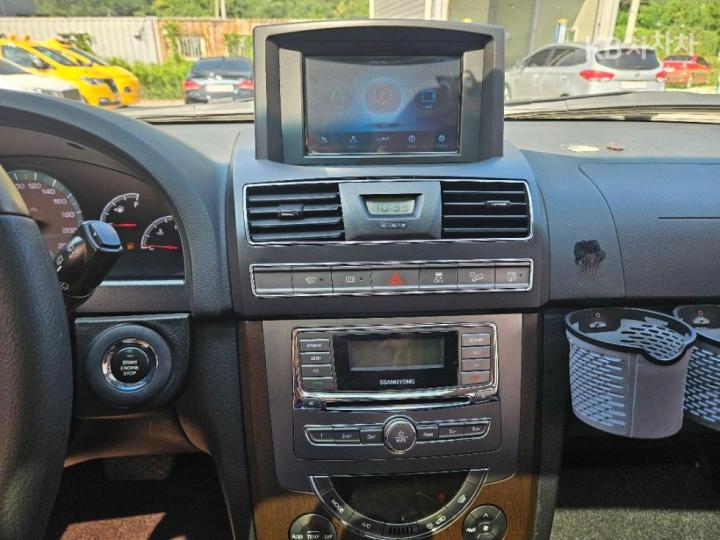 KG Mobility (Ssangyong) Rexton W 4WD RX7 Luxury 10