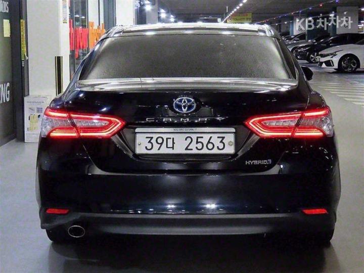 Toyota Camry XV70 2.5 Hybrid XLE 6