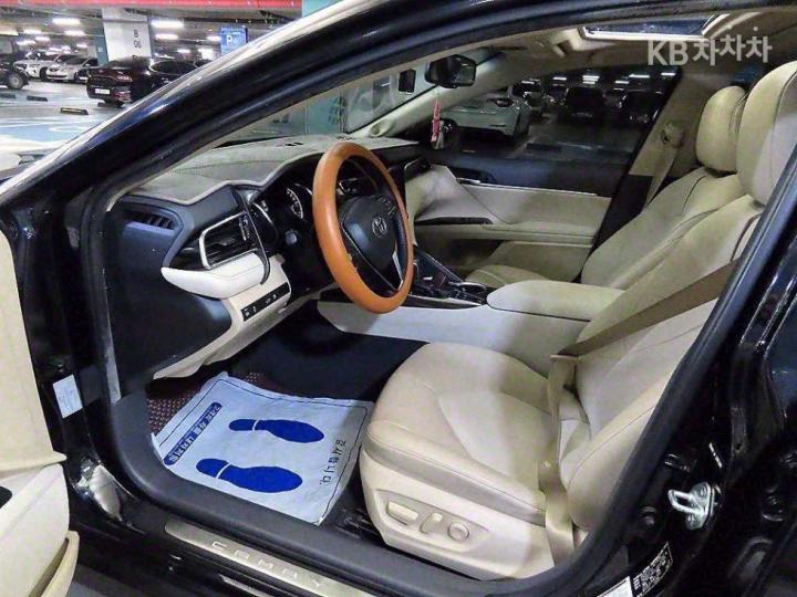 Toyota Camry XV70 2.5 Hybrid XLE 7