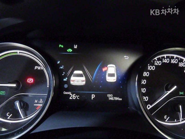 Toyota Camry XV70 2.5 Hybrid XLE 10