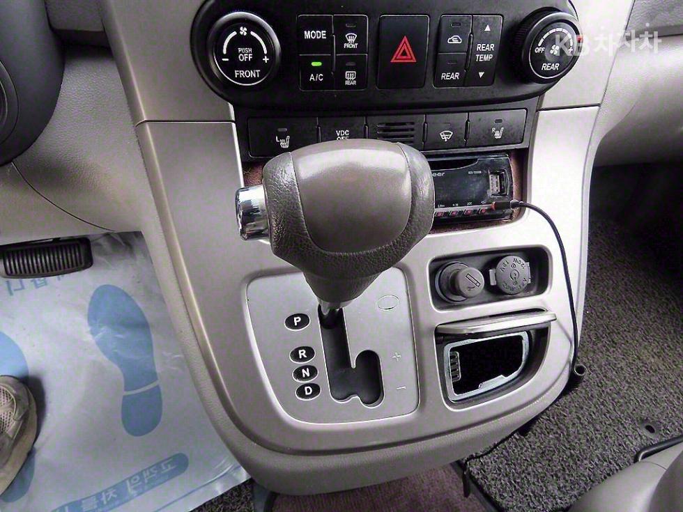 2012 - kia carnival