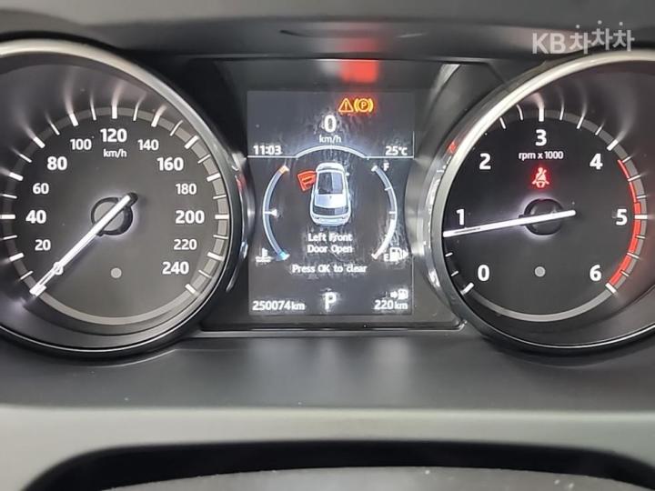 Land Rover Discovery Sport 2.0 TD4 SE 7