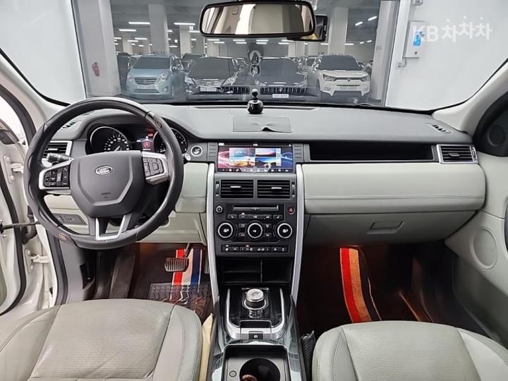 Land Rover Discovery Sport 2.0 TD4 SE 8