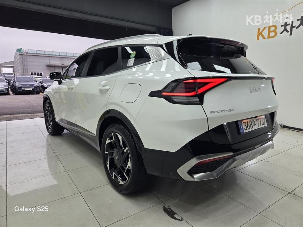 2023 - kia sportage