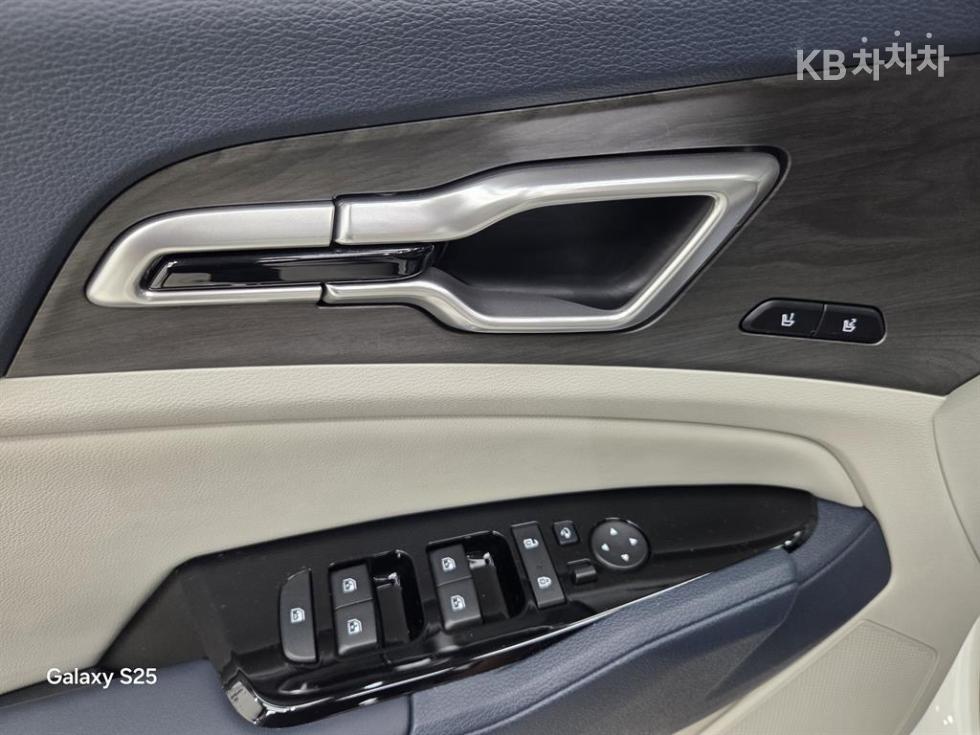 2023 - kia sportage
