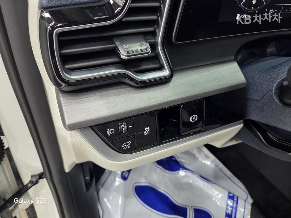 2023 - kia sportage