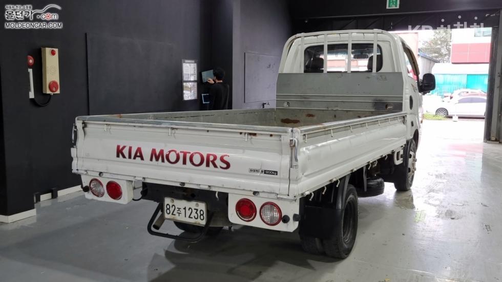 2011 - kia bongo iii