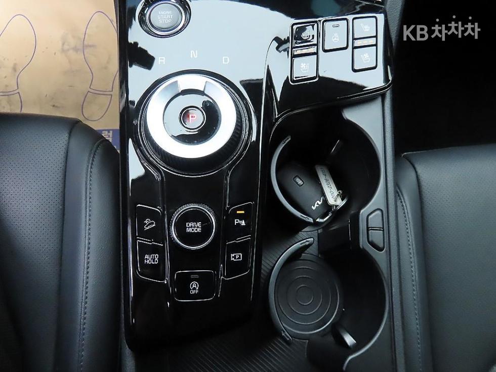 2022 - kia sportage
