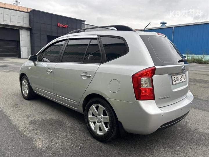 Kia Carens New 2.0 LPI GLX Top Model 7