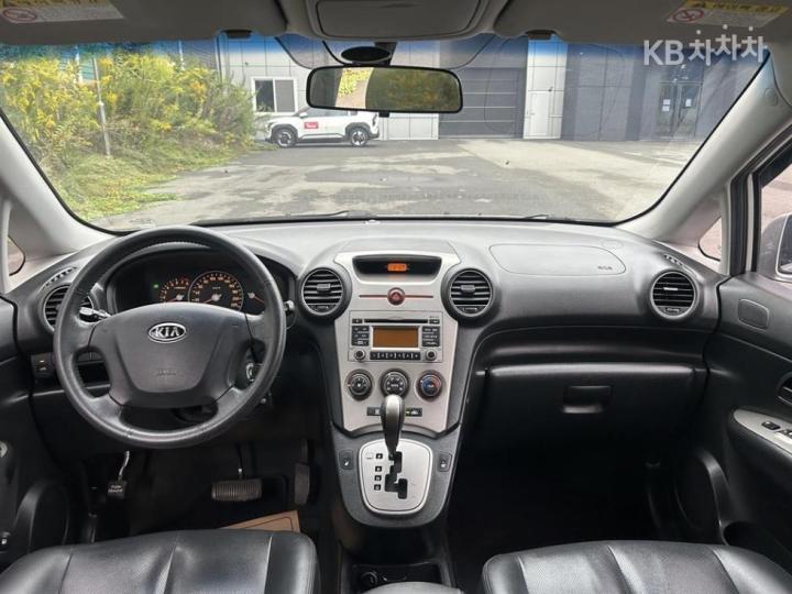 Kia Carens New 2.0 LPI GLX Top Model 8
