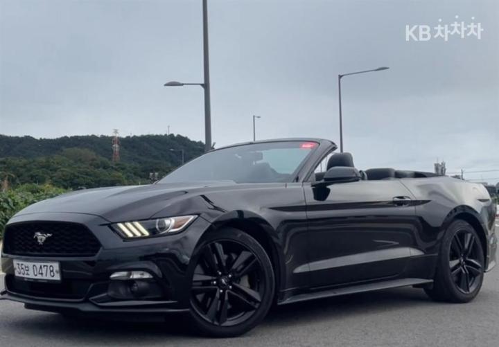 Ford Mustang Convertible Premium 2