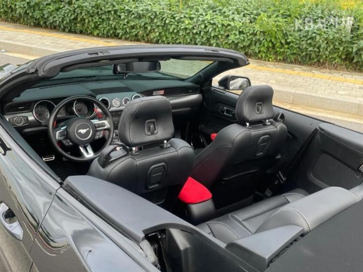 Ford Mustang Convertible Premium 4