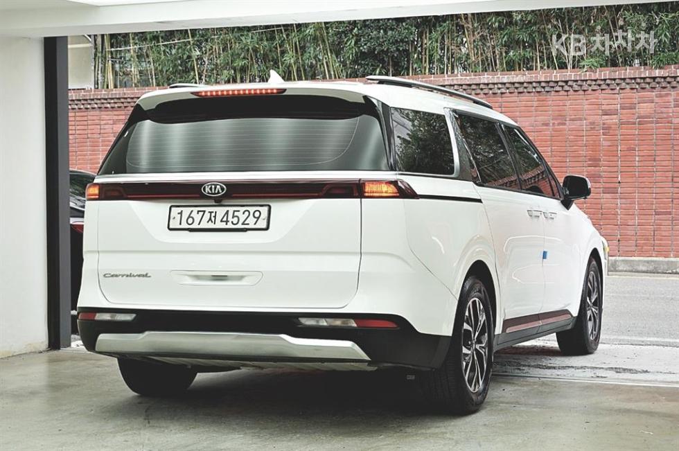 2021 - kia carnival