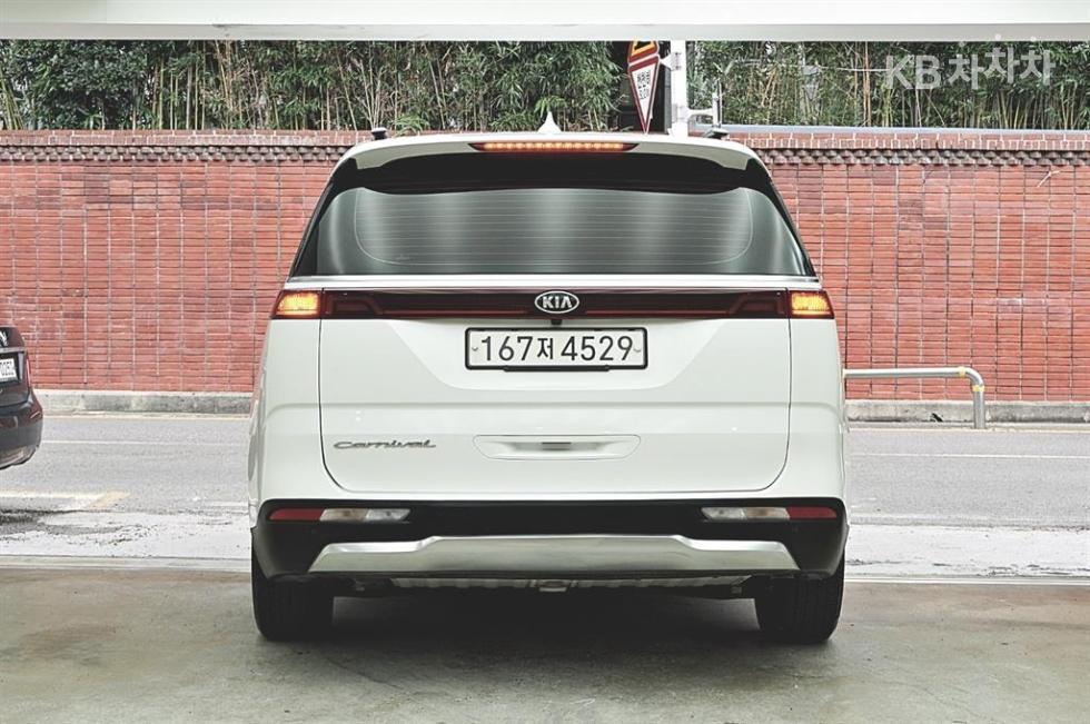 2021 - kia carnival