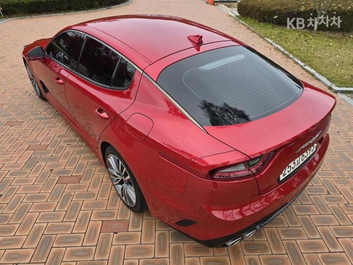 Kia Stinger 2.0 Turbo 4WD Prime 8