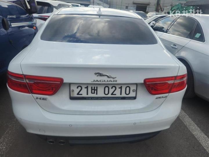 Jaguar XE 2.0 Diesel PRESTIGE 3