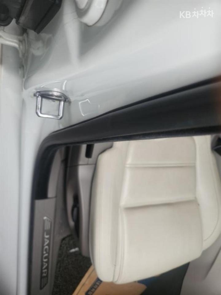 Jaguar XE 2.0 Diesel PRESTIGE 4