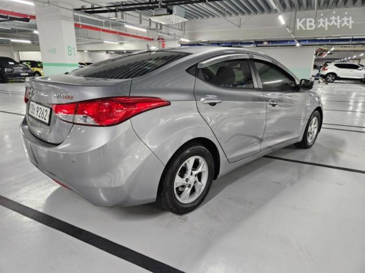 Hyundai Avante MD M16 GDi TOP 5