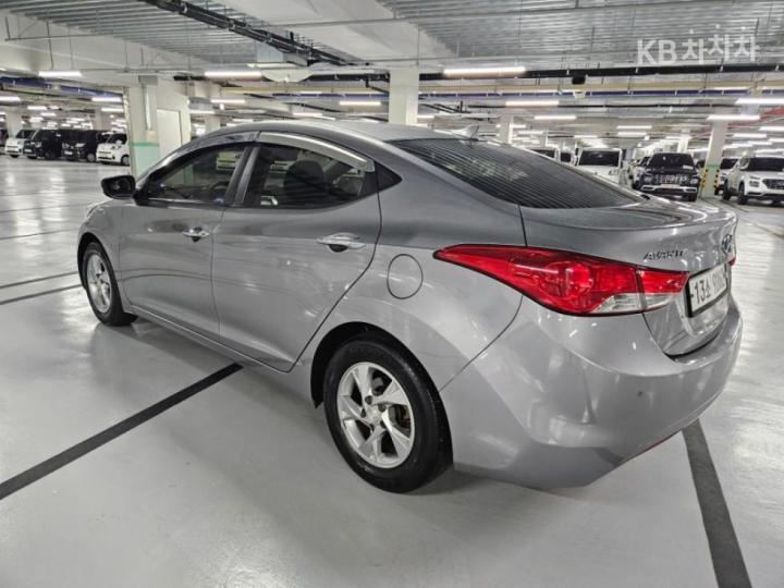 Hyundai Avante MD M16 GDi TOP 7