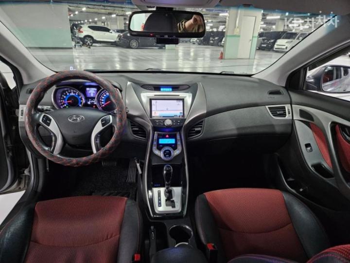 Hyundai Avante MD M16 GDi TOP 9