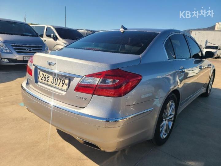 Hyundai Genesis BH330 LUXURY Base Type 5