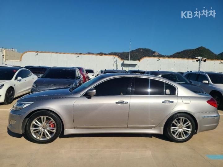 Hyundai Genesis BH330 LUXURY Base Type 8