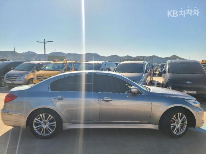 Hyundai Genesis BH330 LUXURY Base Type 9