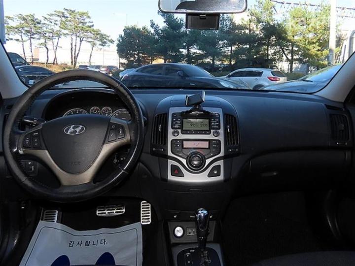 Hyundai i30 i30cw 1.6 VVT Luxury 8