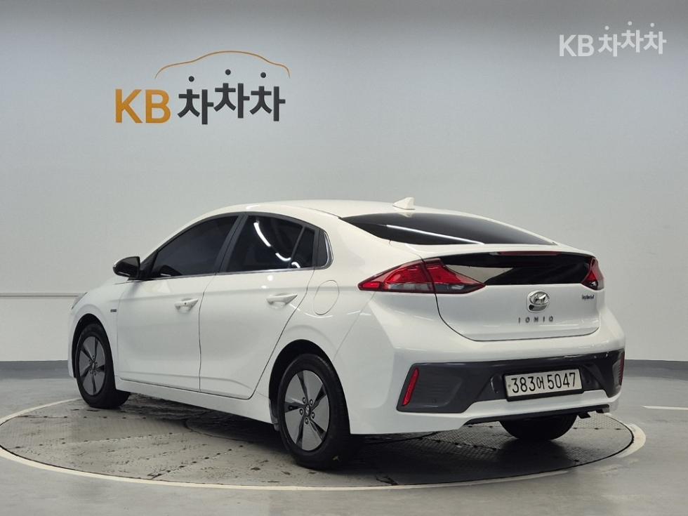 2020 - hyundai ioniq