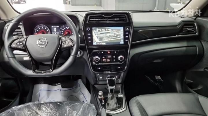 KG Mobility (Ssangyong) Tivoli Gasoline V3 2WD Base Type 8