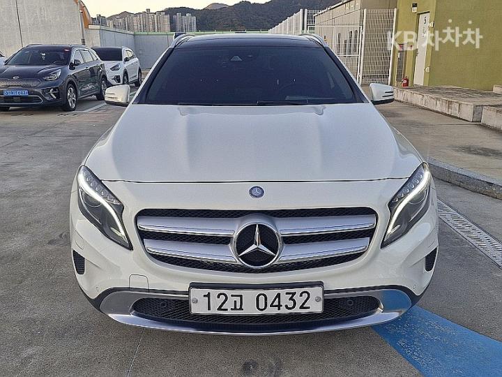 Mercedes-Benz GLA-Class X156 GLA200 d 4 Matic 2
