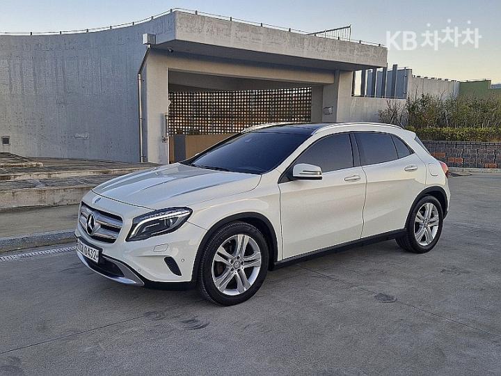 Mercedes-Benz GLA-Class X156 GLA200 d 4 Matic 3