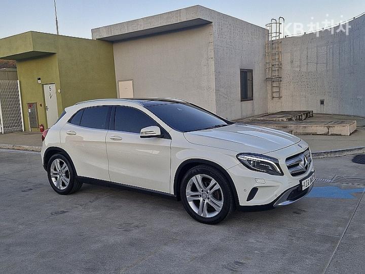 Mercedes-Benz GLA-Class X156 GLA200 d 4 Matic 4