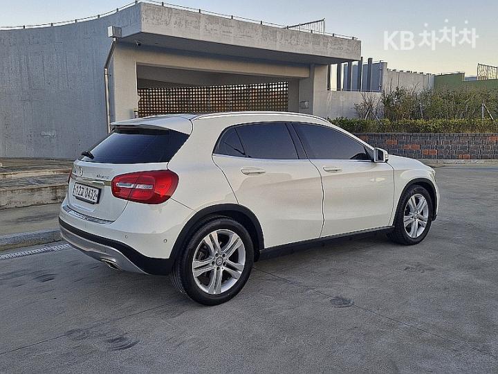 Mercedes-Benz GLA-Class X156 GLA200 d 4 Matic 6