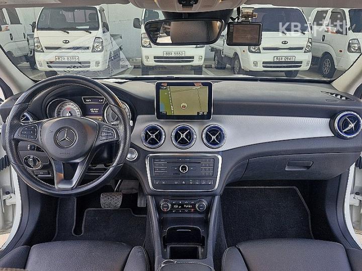 Mercedes-Benz GLA-Class X156 GLA200 d 4 Matic 8