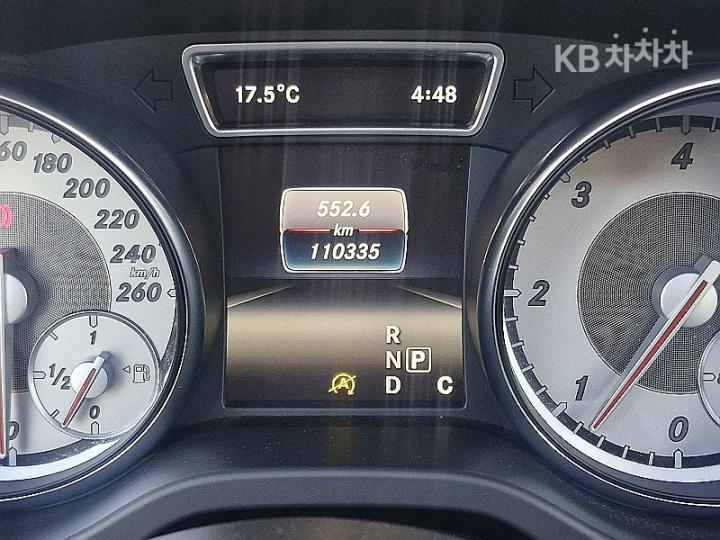 Mercedes-Benz GLA-Class X156 GLA200 d 4 Matic 9