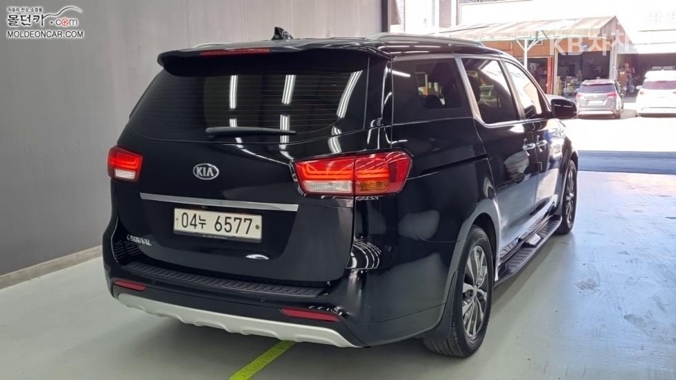 2018 - kia carnival