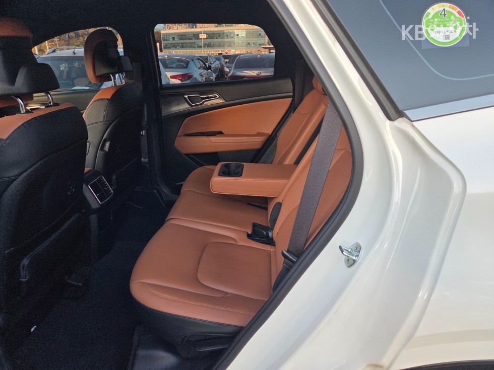 2021 - kia sportage
