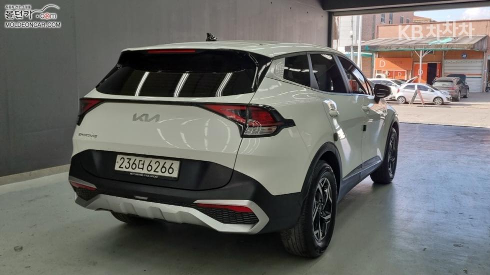 2022 - kia sportage