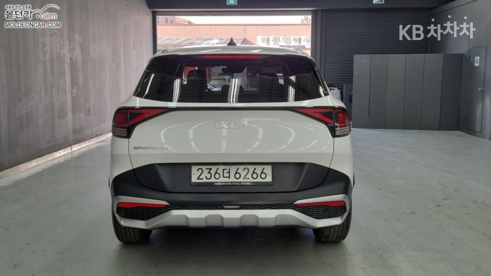2022 - kia sportage