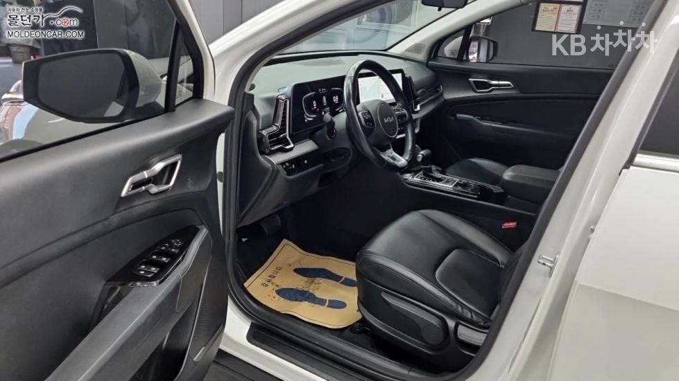 2022 - kia sportage